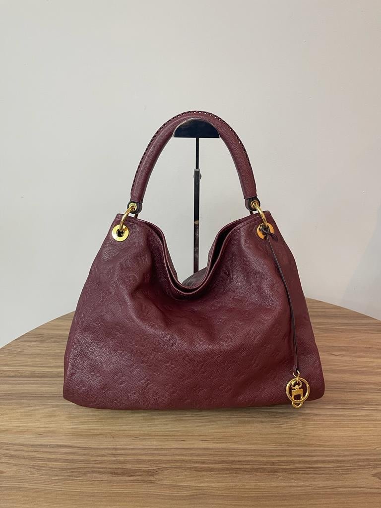 b994af9a-99be-4ed8-8c0e-6287eedd8134